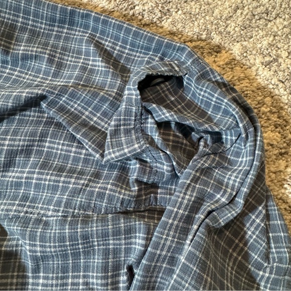MEN’S COLUMBIA BUTTON DOWN - Picture 2 of 6